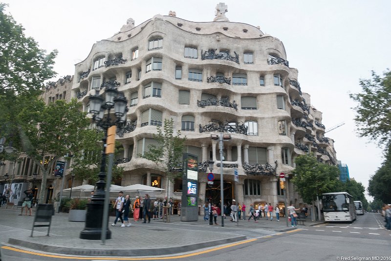 20160528_203154 RX100M3.jpg - La Pedrera (Gaudi)